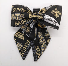 Load image into Gallery viewer, Koa&#39;s Ruff Life, large New Orleans Saints Retro pattern sailor bow.
